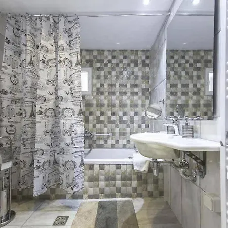 Modern Fully-equipped House, 5 Min Walk From Metro Ferienhaus Athen