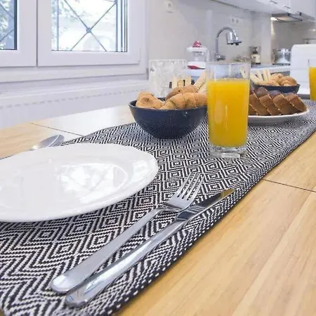 Modern Fully-equipped House, 5 Min Walk From Metro