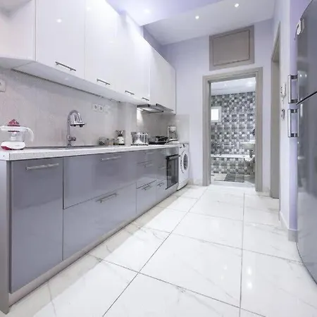 Modern Fully-equipped House, 5 Min Walk From Metro *